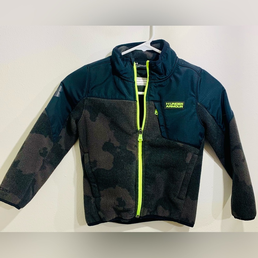 Boys Under Armour Fleece Jacket, Black/Camo (5T)